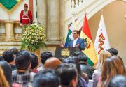 Paz pide al Legislativo coordinar fecha para presentar su informe oral tras su viaje