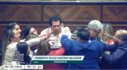 En bochornosa sesión y sin dar a conocer los resultados de la votación, Roberto Castro da por conformada la directiva de Diputados