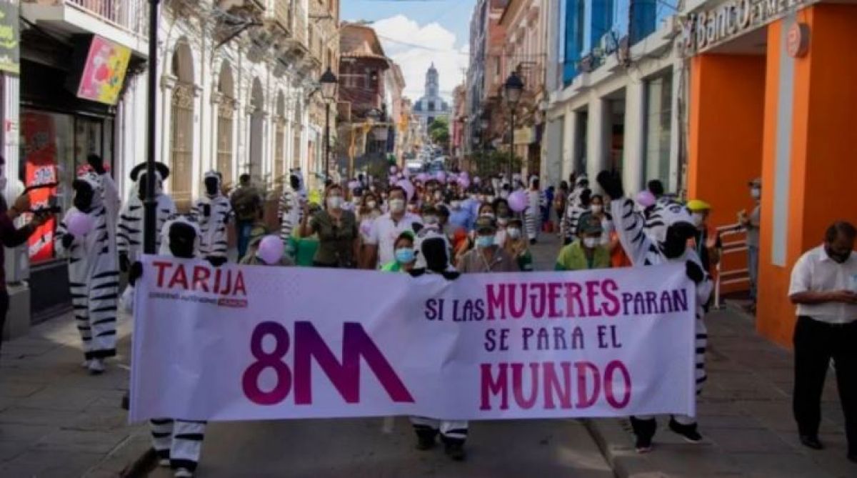 Marcha en Tarija exige justicia por Lorenza Jovita, sexto feminicidio del año