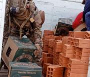 Secuestran 38 cajas de aceite ocultas en camión