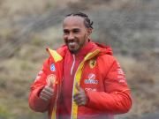 Cómo fue el primer día de Lewis Hamilton vestido de rojo: una multitud de tifosi y la ilusión renovada de Ferrari