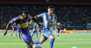 Los regalos de los jugadores de Boca Juniors a los de Argentino de Monte Maíz