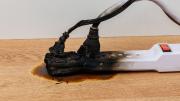 Estos son los aparatos electrónicos que no debés enchufar a una “zapatilla” o alargador