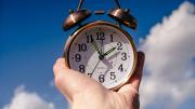 Conoce la historia del cambio de hora de los relojes en verano
