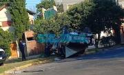 Cinematográfica secuencia delictiva en La Plata: robo, persecución, tiros e impresionante vuelco