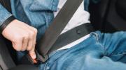 ¿Cómo controlar si el cinturón de seguridad funciona bien?