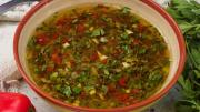 Chimichurri todoterreno: la receta casera para adobar tres comidas clásicas