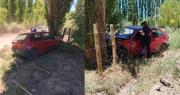 Dos amigos terminaron heridos al chocar con un árbol en Barreal