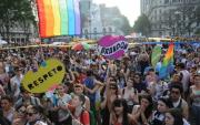 Marcha en defensa de los derechos: Neuquén y Río Negro empiezan a colmar las plazas y calles