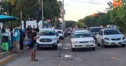 Santa Cruz: En camionetas o taxis, vecinos buscan la forma de movilizarse en el segundo día del paro de micreros