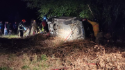 Vuelco en la Ruta 40: rescatan a un hombre atrapado en su camioneta