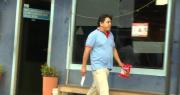 ¿Dulces como cambio? Choferes suben a sus micros con bolsas de caramelos tras subida del pasaje en la capital cruceña