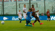 Video: el penalazo no cobrado contra Barracas Central con manotazo en la cara