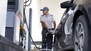 El precio de los combustibles aumentó 1,9% desde este sábado en todas las estaciones de servicio