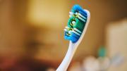 Cuál es la función oculta de los diferentes colores en las cerdas del cepillo de dientes