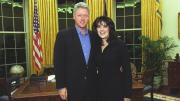 A 30 años del escándalo con el Presidente Bill Clinton, así se ve hoy Monica Lewinsky
