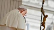 El papa Francisco pasó una noche tranquila, pero su condición clínica es compleja