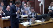 “Así murió Maradona”, el fiscal mostró una foto de Diego tras su muerte en el primer día del juicio