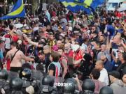 124 detenidos y decenas de heridos tras los enfrentamientos entre barras y policías en el Congreso