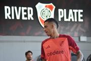 Kevin Castaño se entrenó en River y podría debutar ante Riestra: qué número de camiseta usará