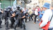 Un fiscal pidió investigar las agresiones de la Policía contra una jubilada y el fotógrafo Pablo Grillo