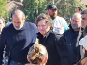 Javier Milei explicó por qué demoró su viaje a Bahía Blanca: Tenía que elegir entre la foto linda que la gusta a la política o salvar vidas