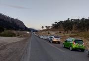 Largas filas en los pasos de Neuquén a Chile: los colectivos demoran hasta 2 horas en pasar, cómo está el tránsito