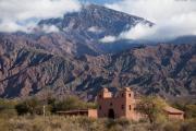 La ruta de construcciones anaranjadas del NOA para escaparse el finde largo