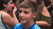 Un nene sorprendió al apuntar contra Javier Milei: “Pegarle a los jubilados es de cagón”