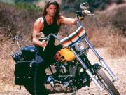 Qué fue de la vida de Lorenzo Lamas: así está hoy el galán musculoso de la serie Renegado