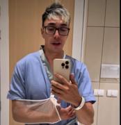 El drama del influencer Riky Salvatierra: viajó a Tailandia, se accidentó y le piden U$S19.000 para operarlo