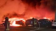 Se incendió un concesionario de Tesla en Roma