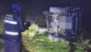 Cinco turistas alemanes volcaron en un motorhome en la Puna salteña: acamparon mientras esperaban auxilio