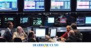 Tras los aranceles de Donald Trump, las bolsas mundiales caen y el dólar se desploma