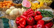 Bajaron los precios de 3 verduras y 3 frutas en la Feria de la Capital