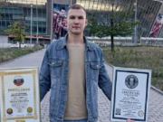 Quién es el joven que a los 23 años se convirtió en el jubilado más joven del mundo