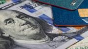 Se mantiene el recargo del 35% para el dólar tarjeta a pesar del anuncio del fin del cepo cambiario