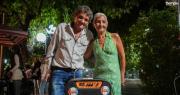 El cuarteto los sacó del lugar más oscuro y hoy bailan para agradecer y ganarse el mango: la historia de Jorge y Marcela, los bailarines de la Peatonal