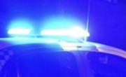 Mostró su arma y se llevó plata y algo para brindar
