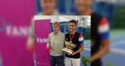 Agustín Libre salió campeón de un histórico torneo de tenis y se trae la copa para La Plata