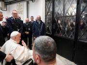 El Papa Francisco retomó su tradición del Jueves Santo y dialogó con presos en una cárcel de Roma
