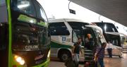 Viajaba a Neuquén desde Corrientes, bajó a cargar agua y lo abandonaron: su esposa había quedado en el colectivo