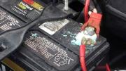 Cómo recargar la batería del auto cuando se le agotó la carga