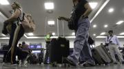 Los dólares siguen de viaje