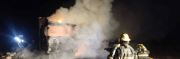 Impresionante incendio sobre Ruta 3 en Sierra Grande: un camión se prendió fuego en la madrugada
