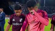 Gran preocupación en River: Borja salió llorando de la cancha tras lesionarse
