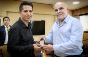 Otro viaje coincidente: Andrónico aparece en Paraguay y elude por segunda vez un evento con Evo
