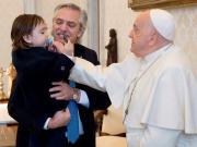 Con otra foto junto a su hijo, Alberto Fernández despidió al Papa Francisco: Lloro en silencio
