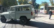 Fuerte accidente entre un colectivo y una camioneta en la puerta de Tribunales