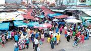 Gremiales reportan bajas ventas porque cada vez más gente se dedica al comercio informal por la crisis
